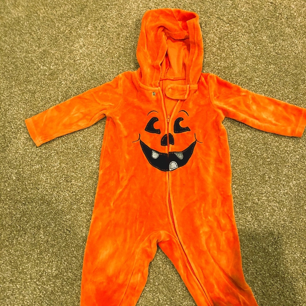 6/9mth One piece zip pumpkin costume with hood.